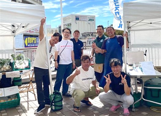 出店者のみなさま。暑かったり寒かったりと天候が不安定な中でも、明るくご対応いただきました！